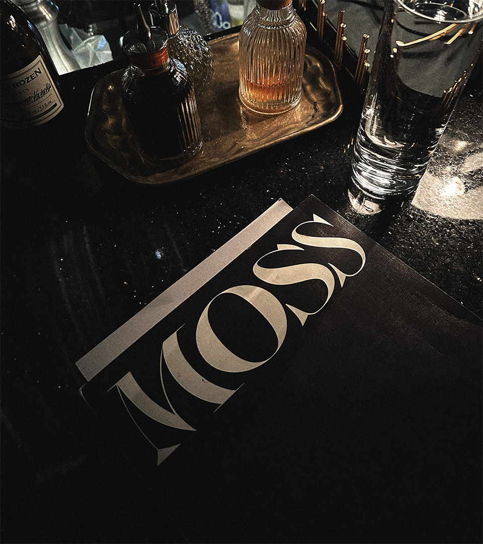 Айдентика бара Moss